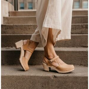 NEW in box Sandgrens Victoria Mary Jane style clog Nude sz EU 40 fits 8.5